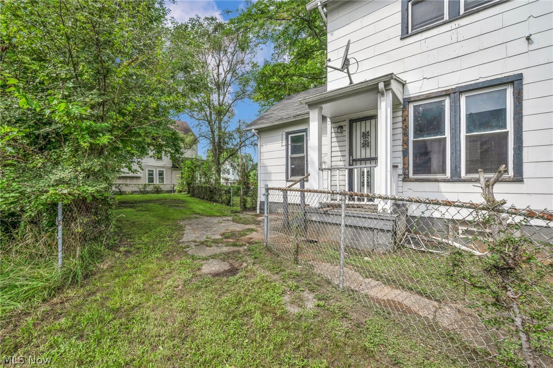 1352 Giddings Avenue Cleveland OH 44103