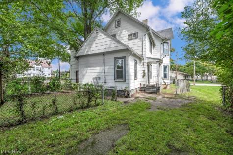 1352 Giddings Avenue Cleveland OH 44103