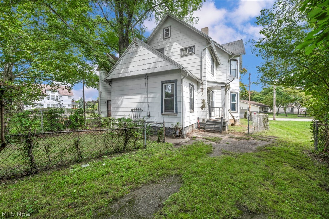 1352 Giddings Avenue Cleveland OH 44103