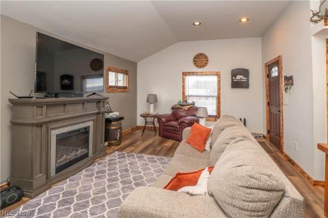 8242-8244 Navarre Road SW Massillon OH 44646