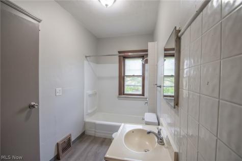 2897 E 111th Street Cleveland OH 44104