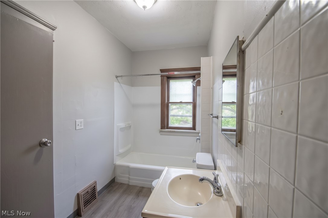 2897 E 111th Street Cleveland OH 44104