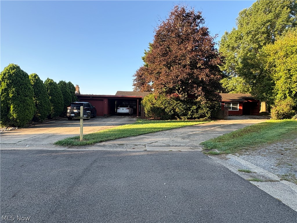 9708 Kennett Square NE Bolivar OH 44612