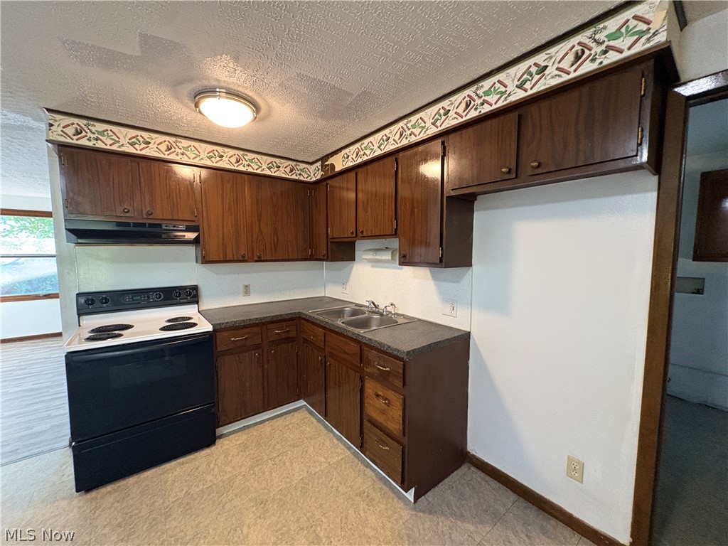 9708 Kennett Square NE Bolivar OH 44612