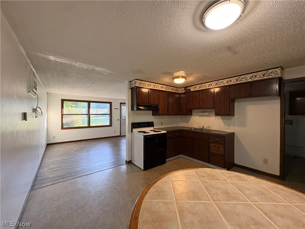 9708 Kennett Square NE Bolivar OH 44612
