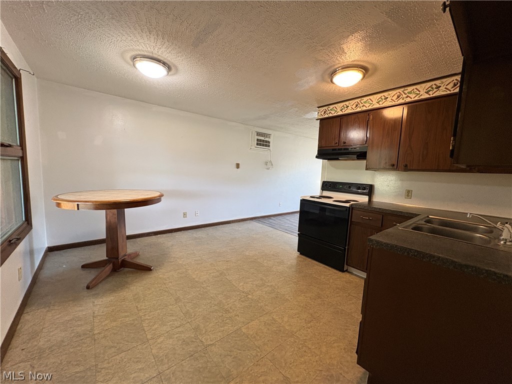 9708 Kennett Square NE Bolivar OH 44612