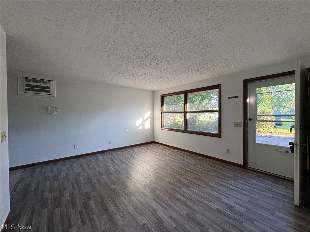 9708 Kennett Square NE Bolivar OH 44612