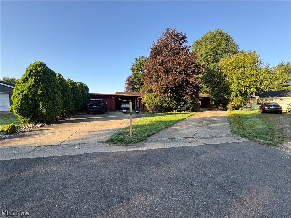 9708 Kennett Square NE Bolivar OH 44612