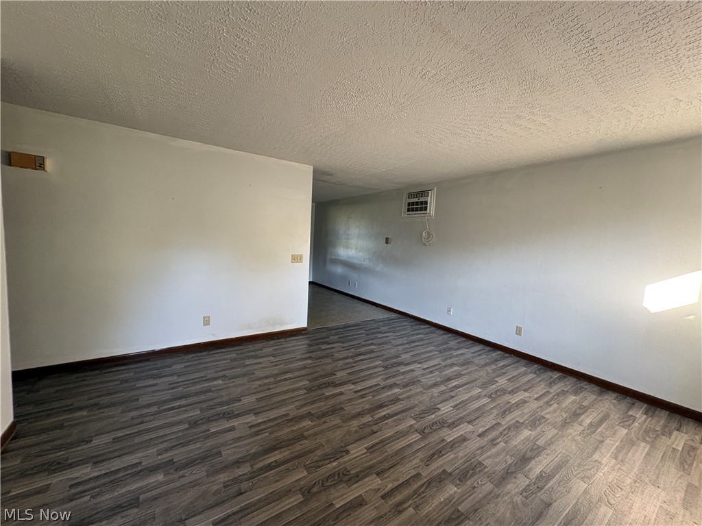 9708 Kennett Square NE Bolivar OH 44612