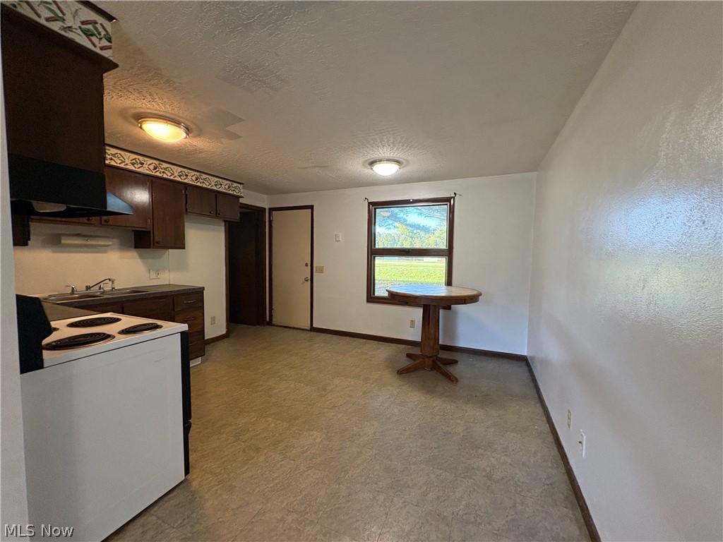 9708 Kennett Square NE Bolivar OH 44612
