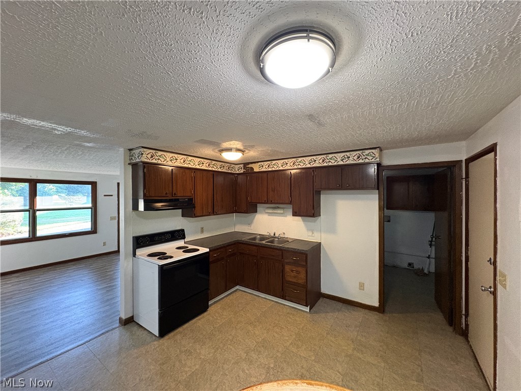 9708 Kennett Square NE Bolivar OH 44612