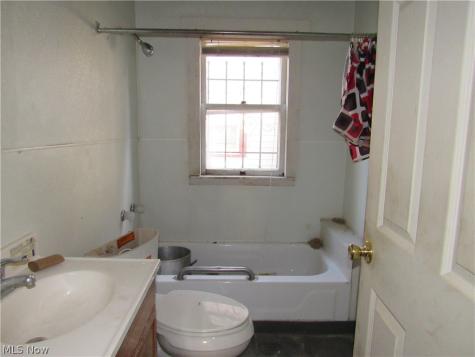 863 Eddy Road Cleveland OH 44108