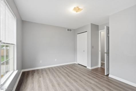 5400 & 5402 Paddy Court New Franklin OH 44203