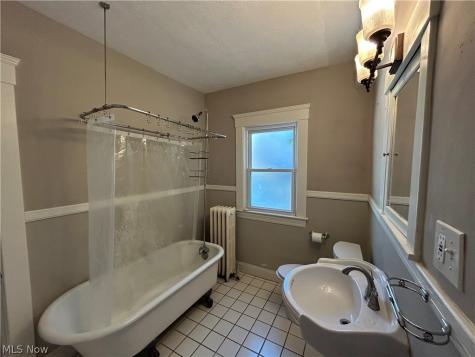 1567 Wagar Avenue Lakewood OH 44107