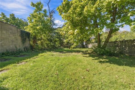 3692-3694 E 147th Street Cleveland OH 44120