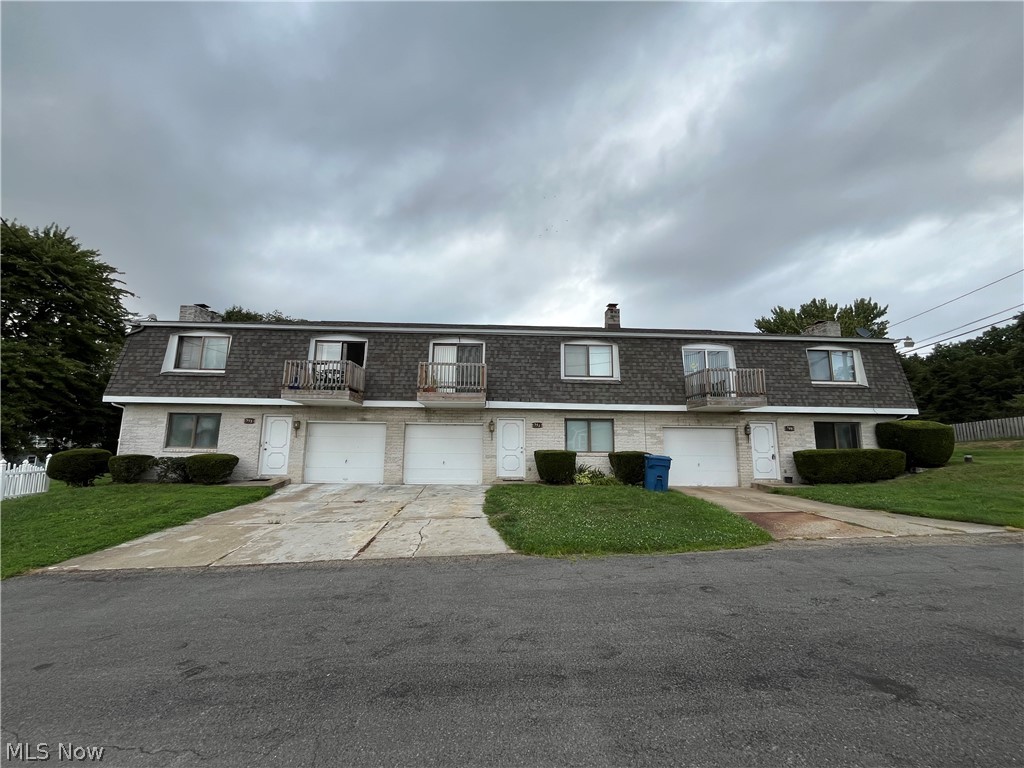 549-553 Saunders Avenue Akron OH 44319