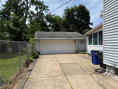 4138 E 142nd Street Cleveland OH 44128
