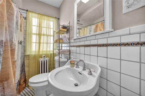 18428 Winslow Road Shaker Heights OH 44122