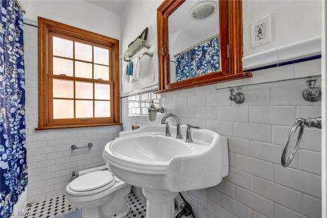 18428 Winslow Road Shaker Heights OH 44122