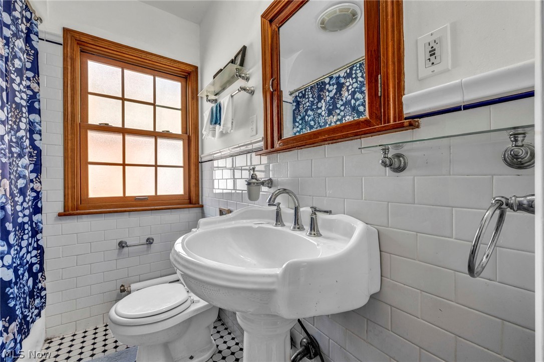 18428 Winslow Road Shaker Heights OH 44122