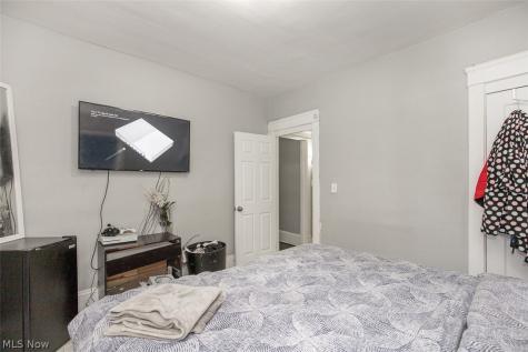 10322 Parkgate Avenue Cleveland OH 44108