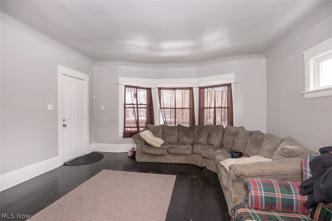10322 Parkgate Avenue Cleveland OH 44108