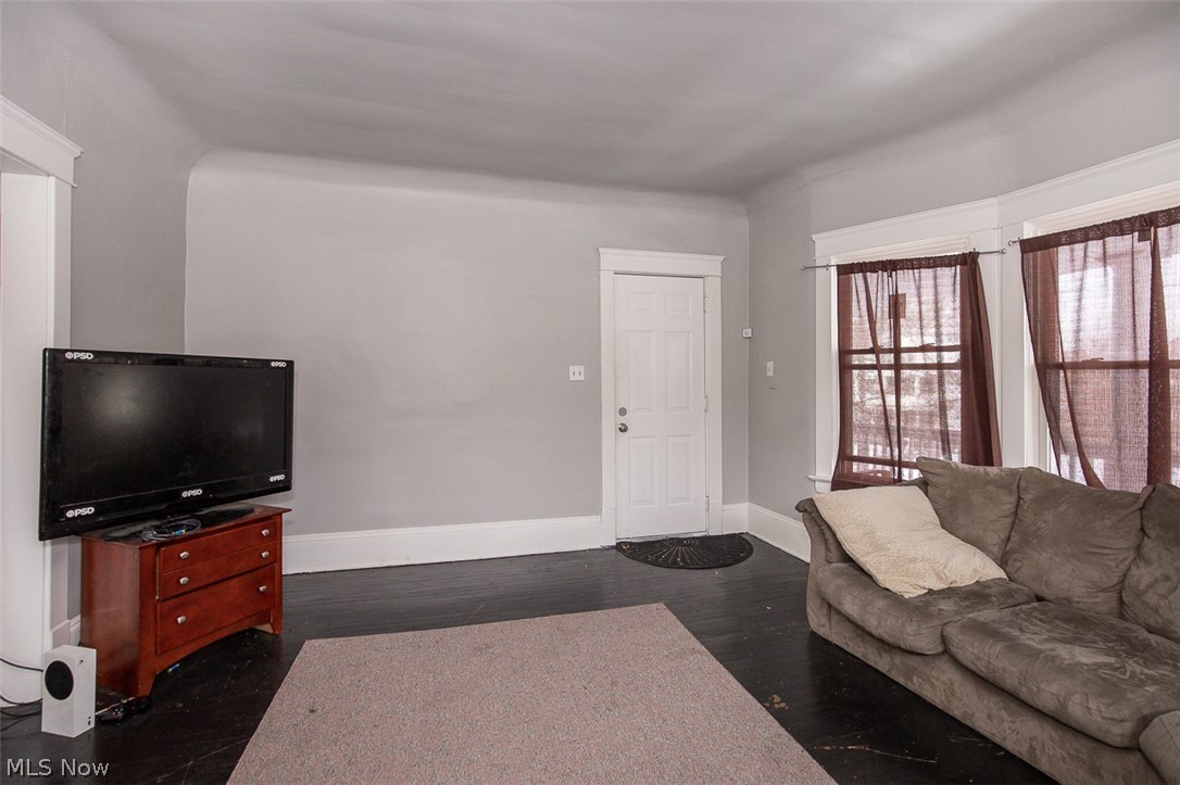 10322 Parkgate Avenue Cleveland OH 44108