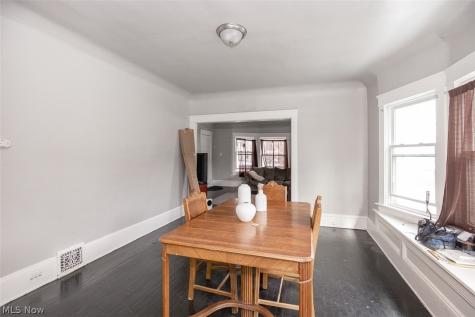 10322 Parkgate Avenue Cleveland OH 44108