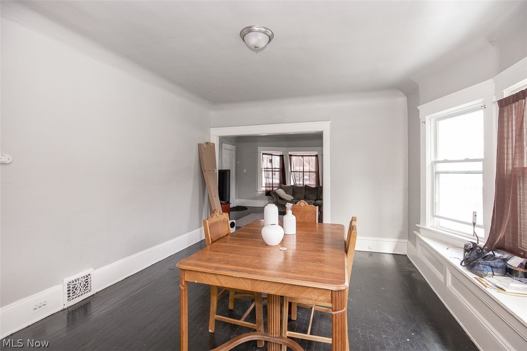 10322 Parkgate Avenue Cleveland OH 44108