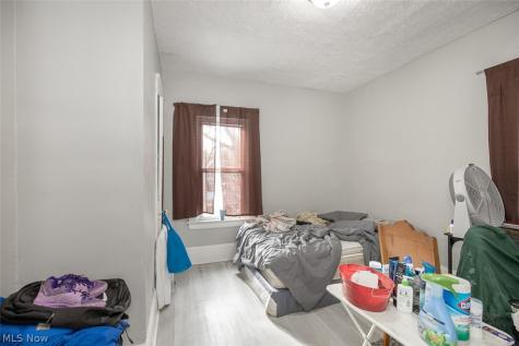 10322 Parkgate Avenue Cleveland OH 44108
