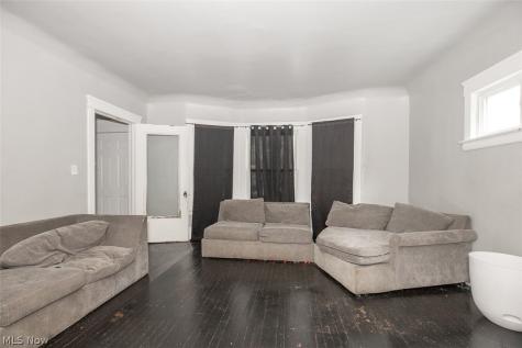 10322 Parkgate Avenue Cleveland OH 44108