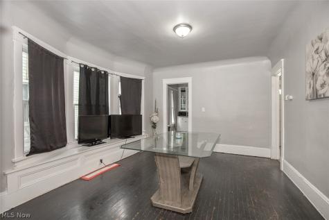 10322 Parkgate Avenue Cleveland OH 44108