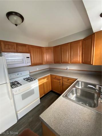 526 N Firestone Boulevard Akron OH 44301