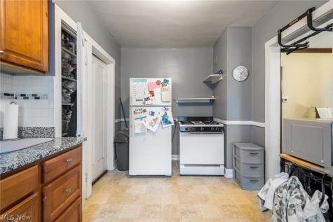 12905 Arliss Drive Lakewood OH 44107