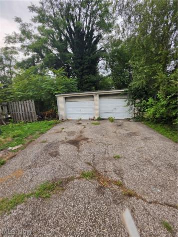 6811 Worley Avenue Cleveland OH 44105