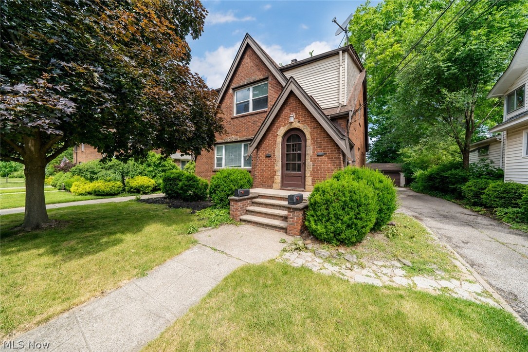 15506 Lydian Avenue Cleveland OH 44111