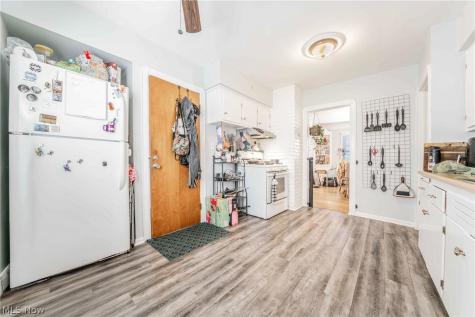 15506 Lydian Avenue Cleveland OH 44111