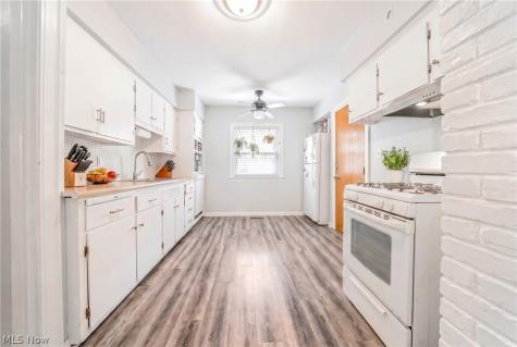 15506 Lydian Avenue Cleveland OH 44111