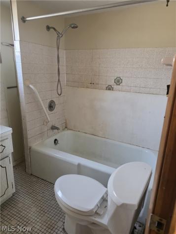3660 E 76th Street Cleveland OH 44105