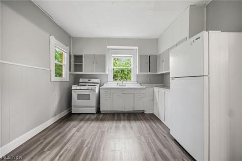 934 Middle Avenue Elyria OH 44035