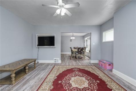 1631 Cohassett Avenue Lakewood OH 44107
