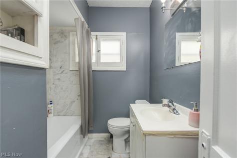 1631 Cohassett Avenue Lakewood OH 44107