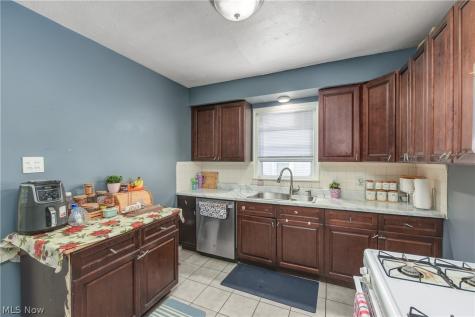 1631 Cohassett Avenue Lakewood OH 44107