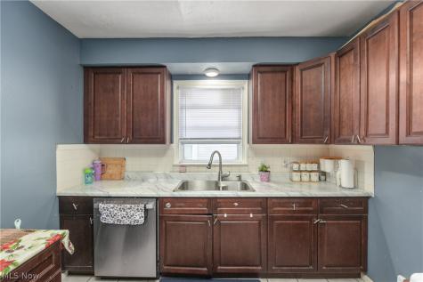 1631 Cohassett Avenue Lakewood OH 44107