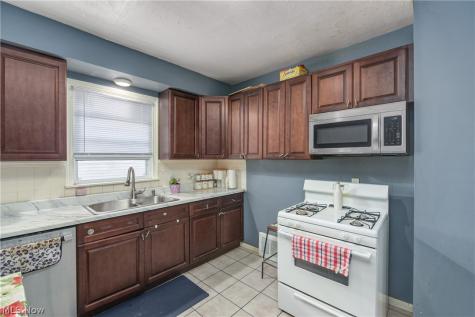 1631 Cohassett Avenue Lakewood OH 44107