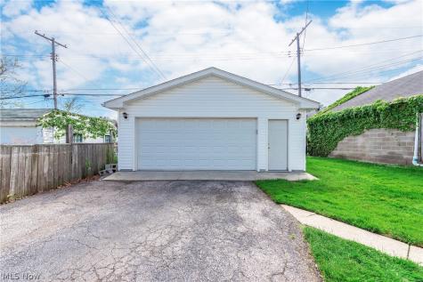 1631 Cohassett Avenue Lakewood OH 44107