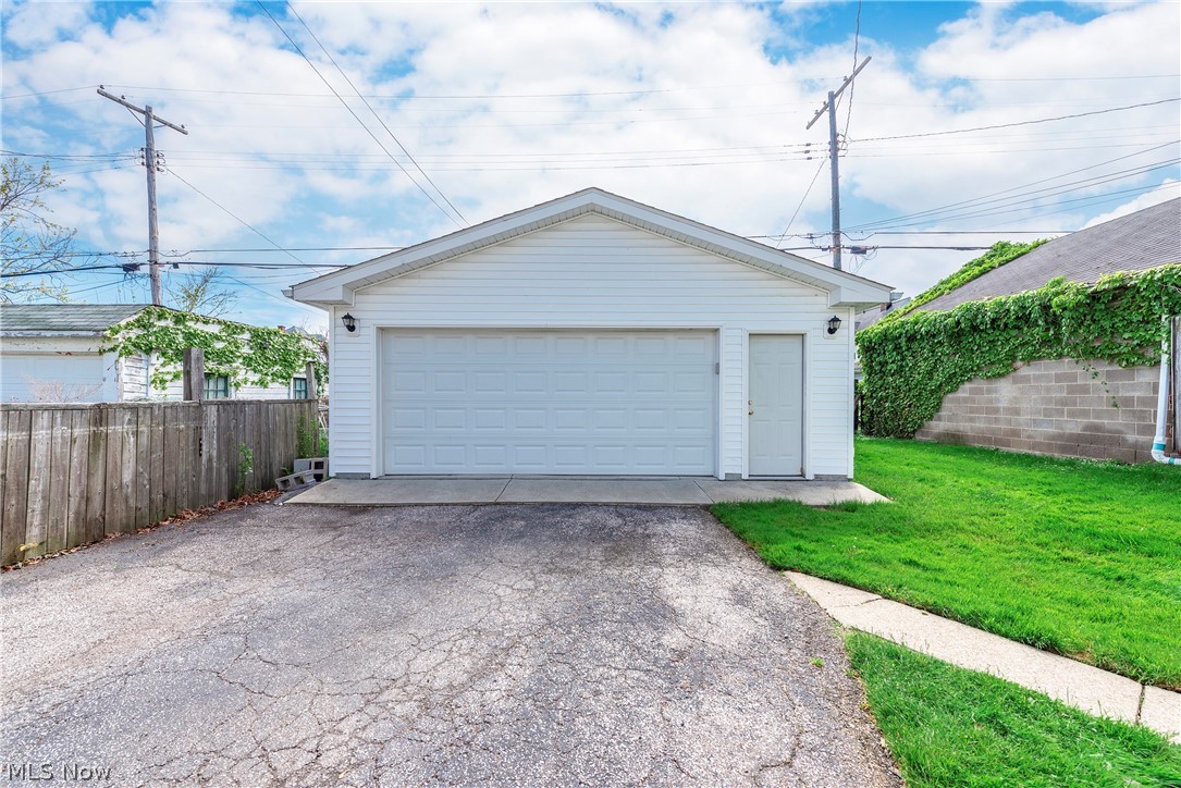 1631 Cohassett Avenue Lakewood OH 44107