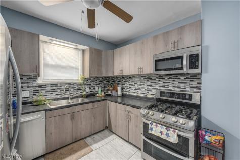 1631 Cohassett Avenue Lakewood OH 44107