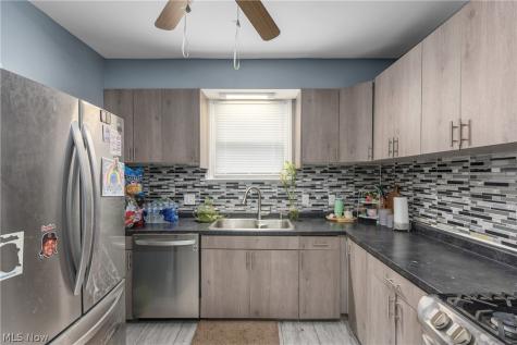 1631 Cohassett Avenue Lakewood OH 44107