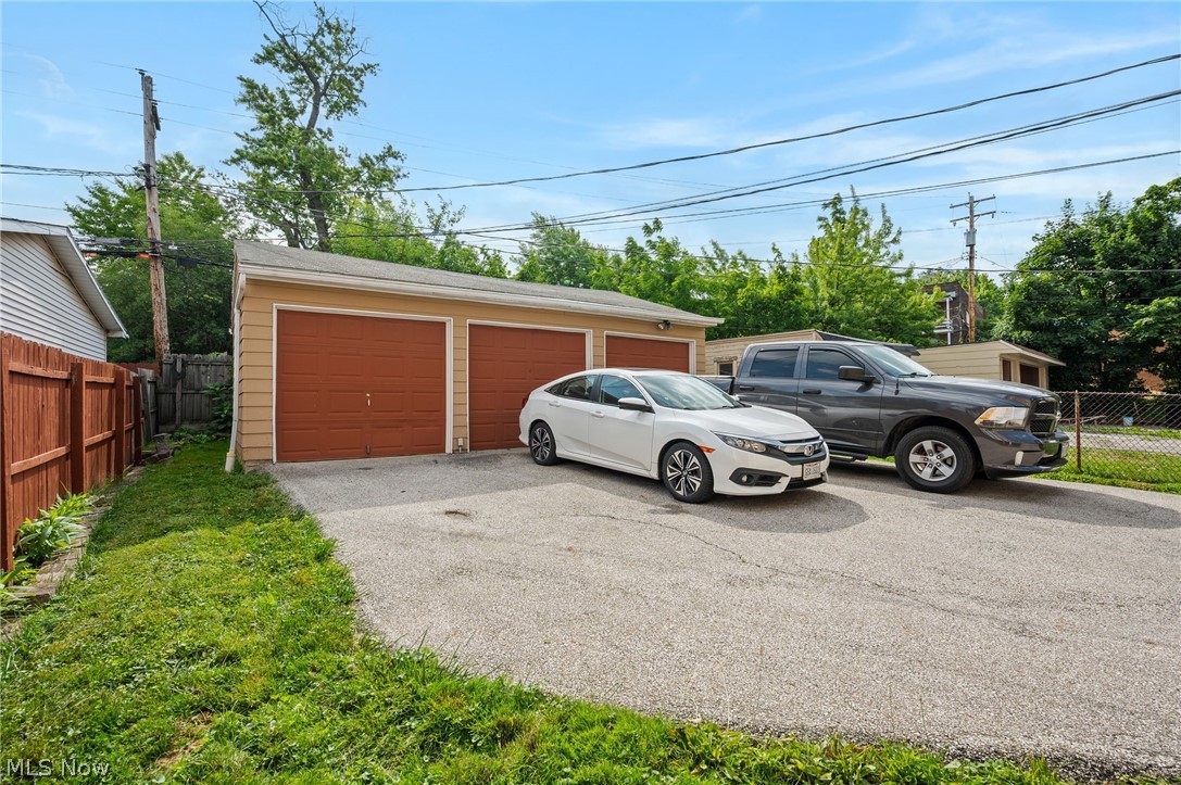 1703-1705 Glenmont Road Cleveland Heights OH 44118
